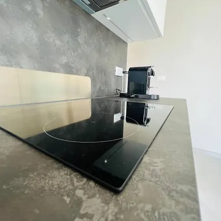 Апартаменти Lei - *